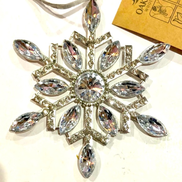 OAK STREET wholesale crystal hanging snow flake  size 4.30" x .4" x 3.90" NWT - Picture 2 of 5